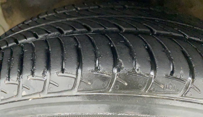 2018 Maruti Celerio VXI CNG, CNG, Manual, 49,841 km, Left Front Tyre Tread