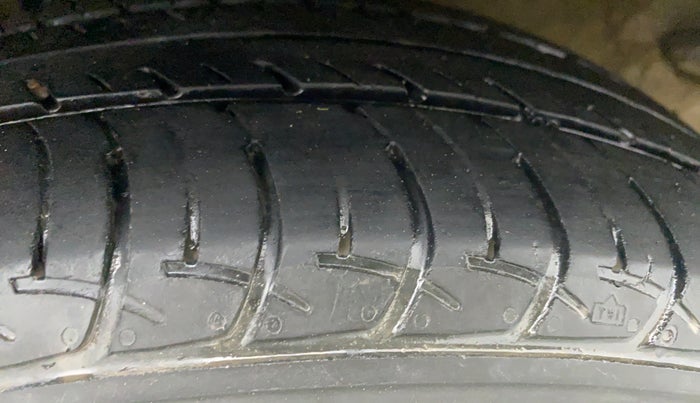 2018 Maruti Celerio VXI CNG, CNG, Manual, 49,841 km, Right Front Tyre Tread