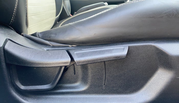 2023 Hyundai Verna SX 1.5 VTVT, Petrol, Manual, 57,202 km, Driver Side Adjustment Panel