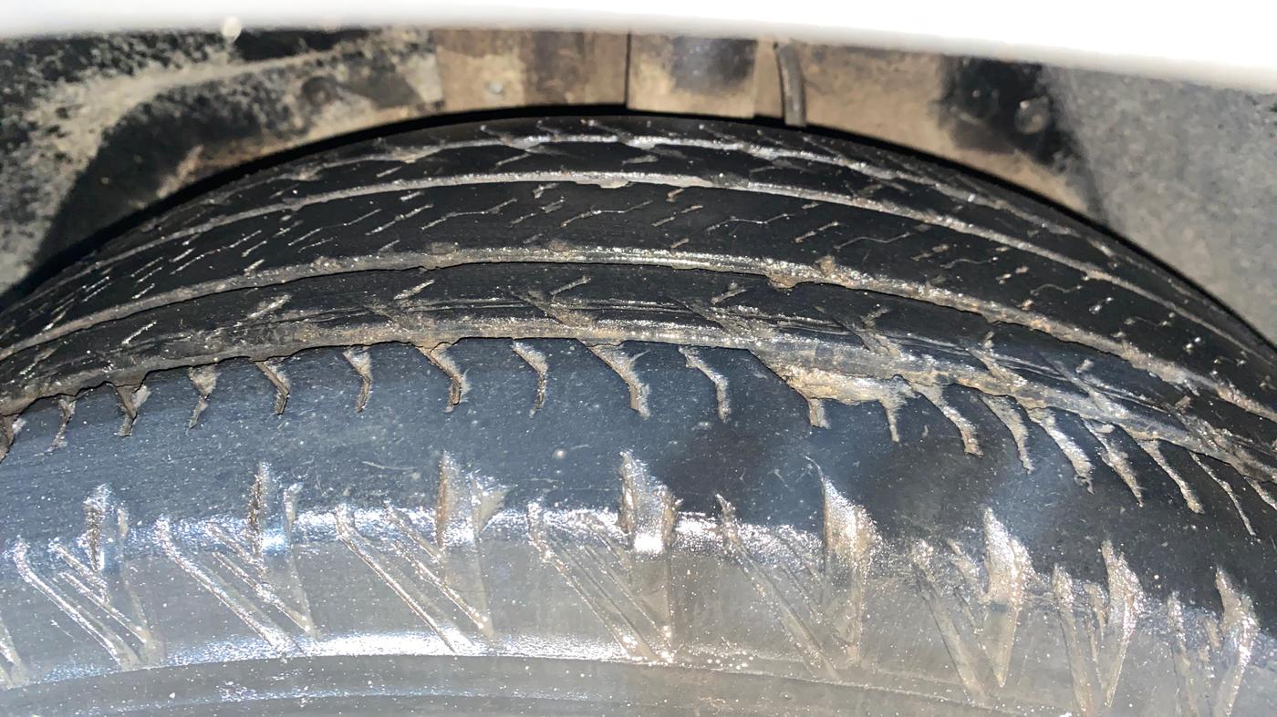 2019 Mahindra XUV500 W11, Diesel, Manual, 35,341 km, Left Front Tyre Tread