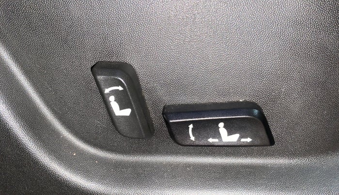 2019 Mahindra XUV500 W11, Diesel, Manual, 35,341 km, Driver Side Adjustment Panel