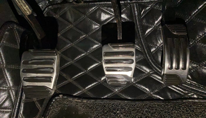 2019 Mahindra XUV500 W11, Diesel, Manual, 35,341 km, Pedals