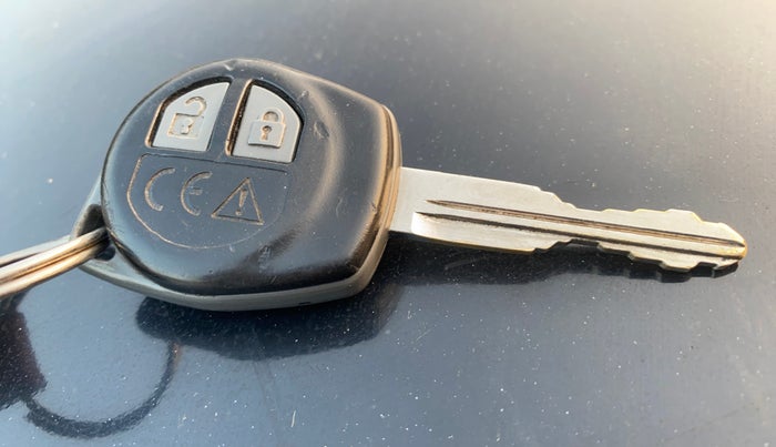 2022 Maruti Vitara Brezza LXI, Petrol, Manual, 56,114 km, Key Close Up