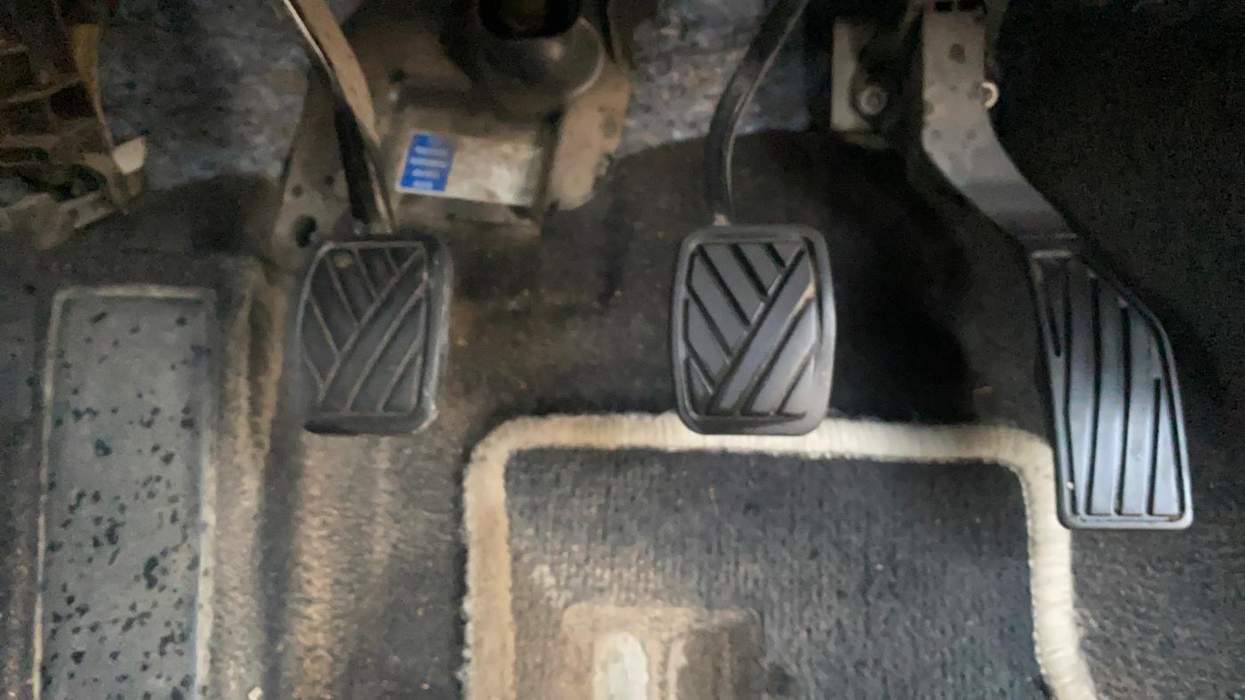 2022 Maruti Vitara Brezza LXI, Petrol, Manual, 56,159 km, Pedals