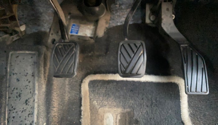 2022 Maruti Vitara Brezza LXI, Petrol, Manual, 56,114 km, Pedals