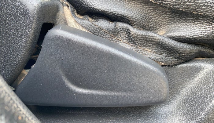 2016 Renault Kwid RXT 1.0, Petrol, Manual, 51,246 km, Driver Side Adjustment Panel