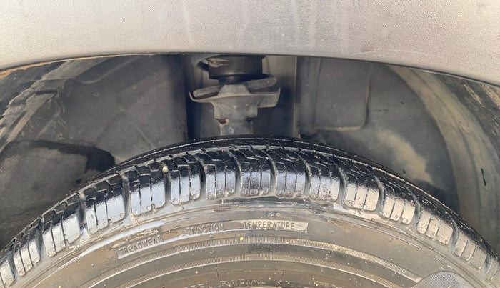 2016 Renault Kwid RXT 1.0, Petrol, Manual, 51,246 km, Right Front Tyre Tread