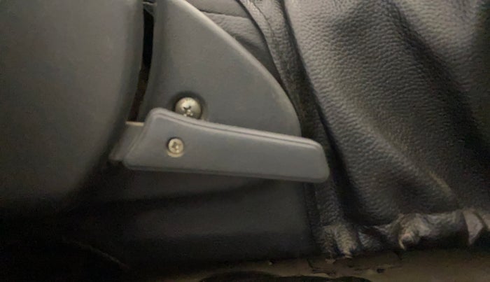 2019 Maruti Alto 800 VXI, Petrol, Manual, 64,167 km, Driver Side Adjustment Panel