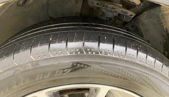 2017 Hyundai Tucson GLS 2WD AT DIESEL, Diesel, Automatic, 1,32,365 km, Left Front Tyre Tread