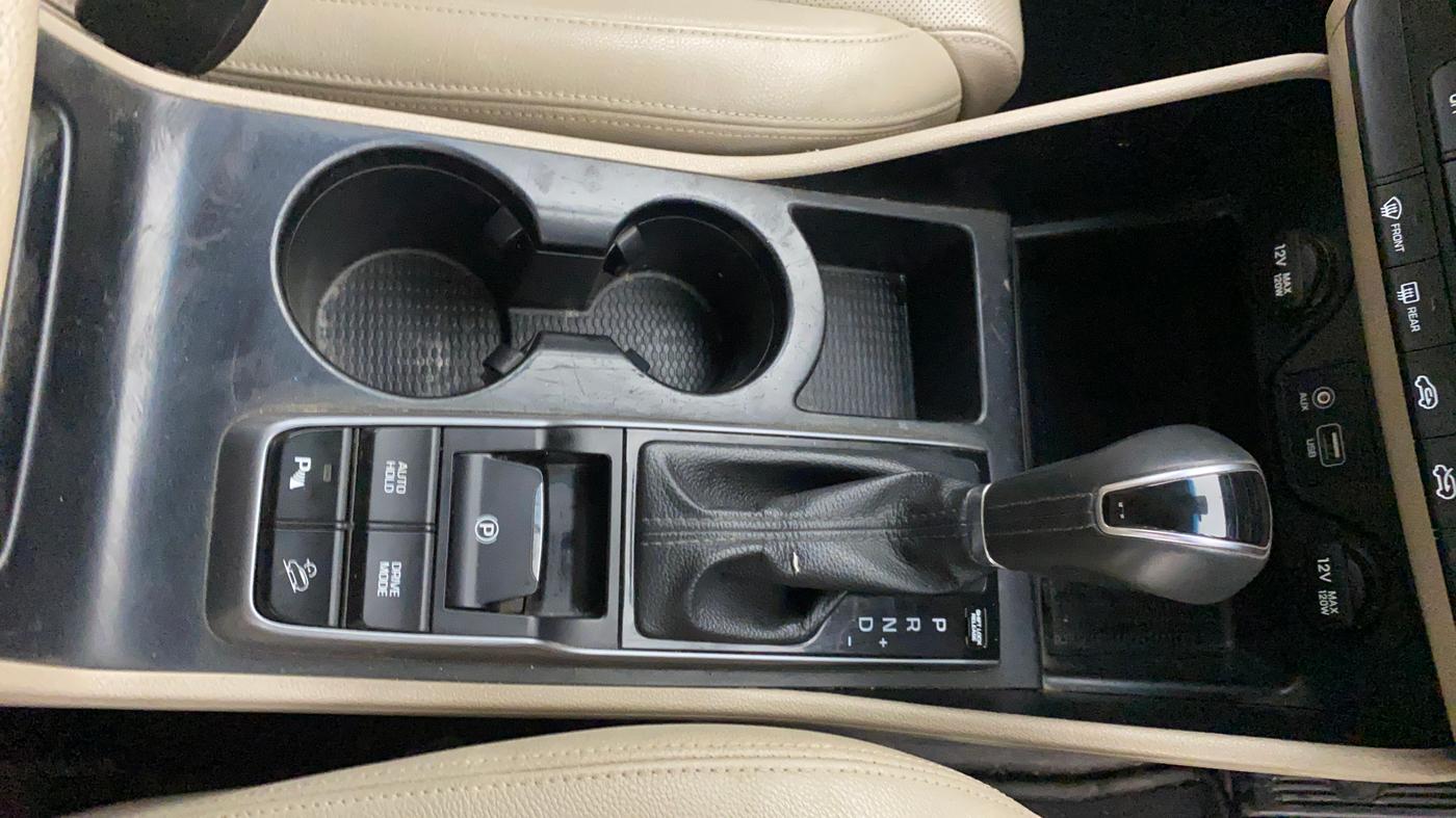 2017 Hyundai Tucson GLS 2WD AT DIESEL, Diesel, Automatic, 1,32,365 km, Gear Lever