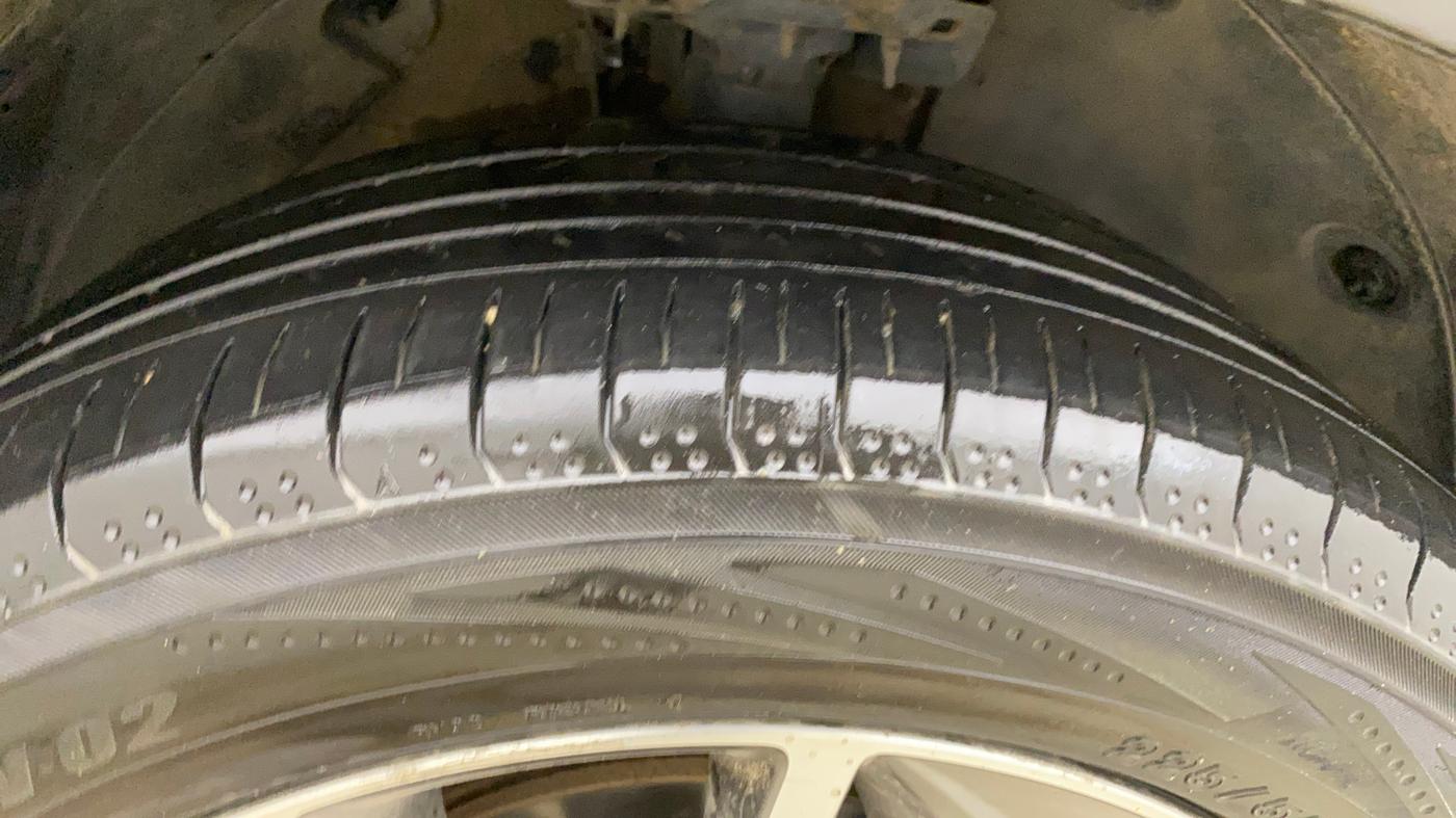 2017 Hyundai Tucson GLS 2WD AT DIESEL, Diesel, Automatic, 1,32,365 km, Right Front Tyre Tread