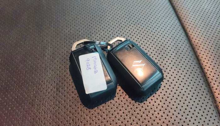 2022 Maruti XL6 ALPHA AT, Petrol, Automatic, 27,960 km, Key Close Up