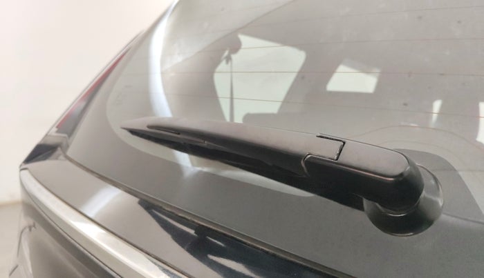 2022 Maruti XL6 ALPHA AT, Petrol, Automatic, 27,960 km, Rear Wiper