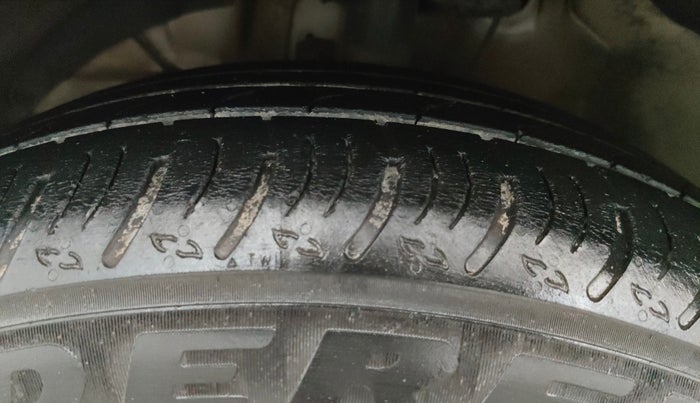 2022 Maruti XL6 ALPHA AT, Petrol, Automatic, 27,960 km, Left Front Tyre Tread