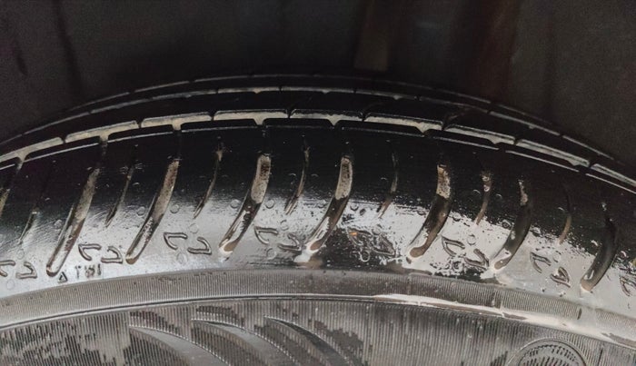 2022 Maruti XL6 ALPHA AT, Petrol, Automatic, 27,960 km, Left Rear Tyre Tread