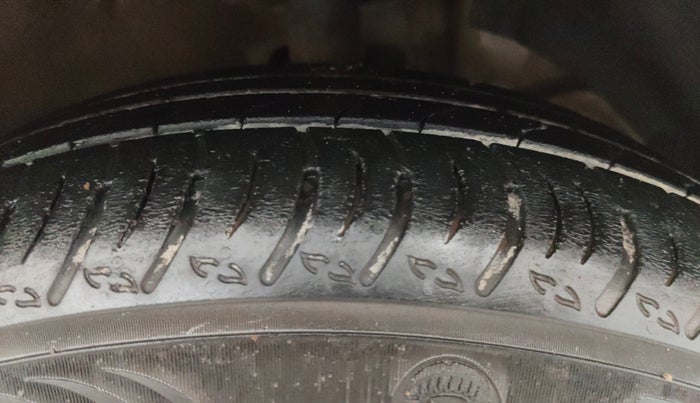 2022 Maruti XL6 ALPHA AT, Petrol, Automatic, 27,960 km, Right Front Tyre Tread