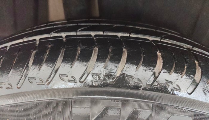 2022 Maruti XL6 ALPHA AT, Petrol, Automatic, 27,960 km, Right Rear Tyre Tread