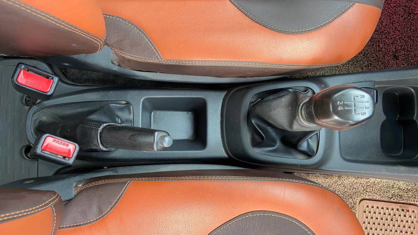 2016 Renault Kwid RXT 0.8, Petrol, Manual, 63,914 km, Gear Lever