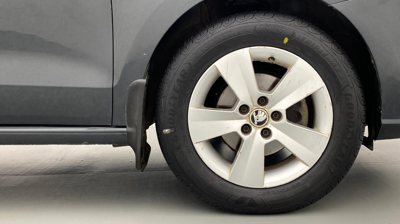 2016 Skoda Rapid 1.5 TDI AT STYLE PLUS, Diesel, Automatic, 55,239 km, Right Front Wheel
