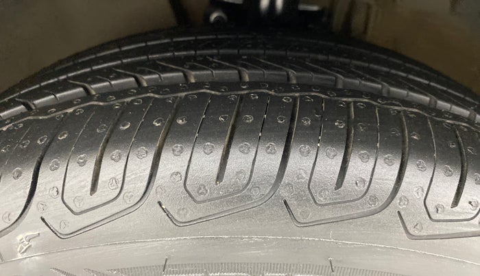 2016 Skoda Rapid 1.5 TDI AT STYLE PLUS, Diesel, Automatic, 55,239 km, Left Front Tyre Tread