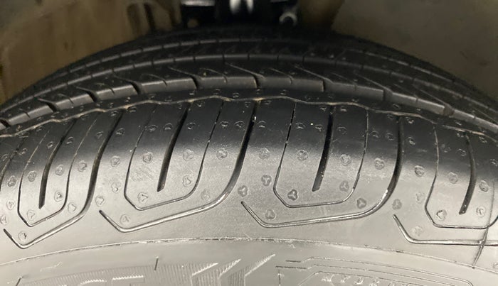 2016 Skoda Rapid 1.5 TDI AT STYLE PLUS, Diesel, Automatic, 55,239 km, Right Front Tyre Tread