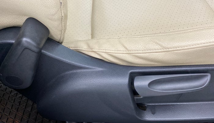 2016 Skoda Rapid 1.5 TDI AT STYLE PLUS, Diesel, Automatic, 55,239 km, Driver Side Adjustment Panel