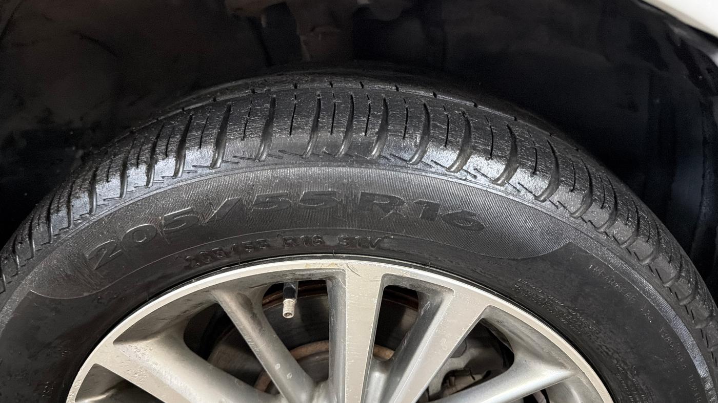 2016 Toyota Corolla Altis VL CVT PETROL, Petrol, Automatic, 86,275 km, Right Front Tyre Tread