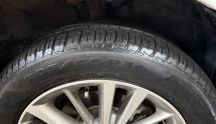 2016 Toyota Corolla Altis VL CVT PETROL, Petrol, Automatic, 86,275 km, Right Front Tyre Tread
