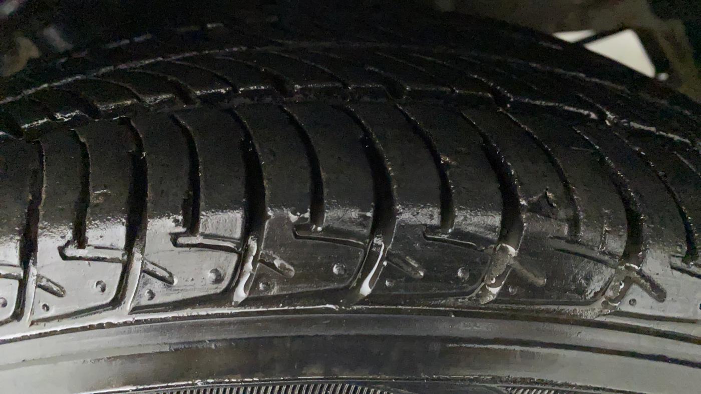 2015 Maruti Celerio VXI AMT, Petrol, Automatic, 38,985 km, Left Front Tyre Tread
