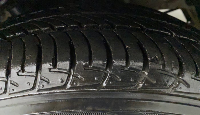 2015 Maruti Celerio VXI AMT, Petrol, Automatic, 38,985 km, Left Front Tyre Tread