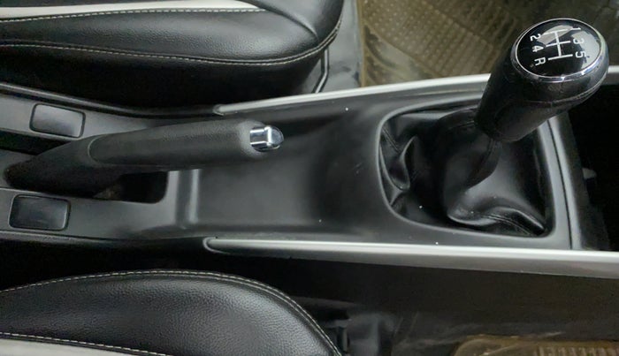 2017 Maruti Baleno DELTA PETROL 1.2, Petrol, Manual, 32,818 km, Gear Lever