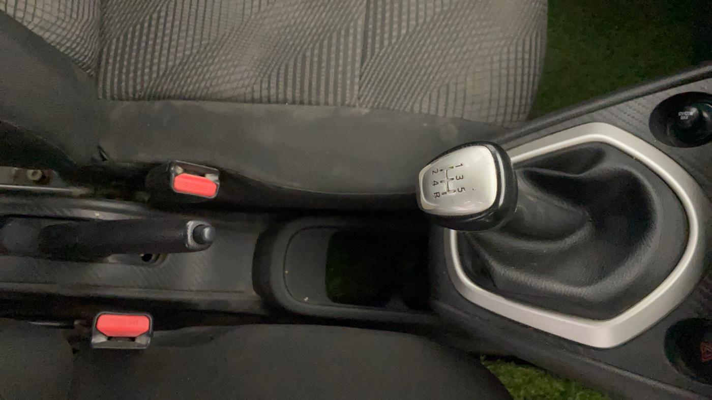 2019 Datsun Go T, Petrol, Manual, 70,185 km, Gear Lever
