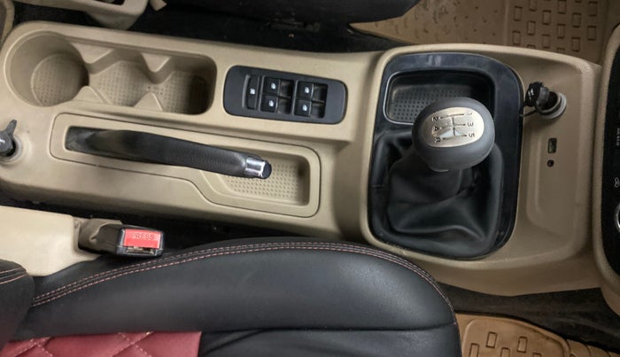 2017 Mahindra TUV300 T8, Diesel, Manual, 1,13,073 km, Gear Lever