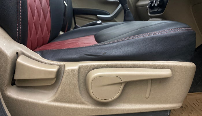 2017 Mahindra TUV300 T8, Diesel, Manual, 1,13,073 km, Driver Side Adjustment Panel