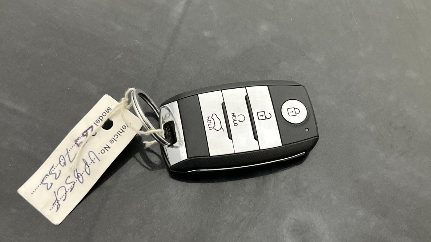 2023 KIA SONET HTX 1.0 IMT, Petrol, Manual, 49,816 km, Key Close Up