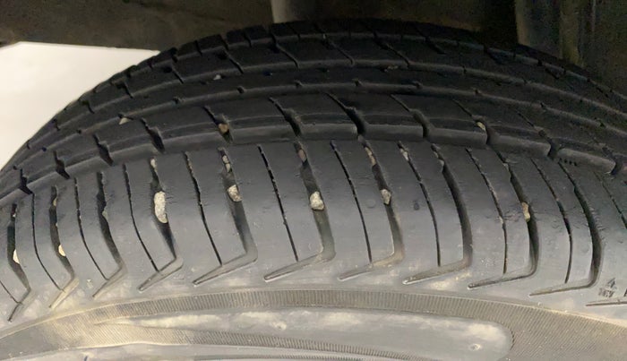 2019 Renault Kwid RXT 1.0 AMT (O), Petrol, Automatic, 23,201 km, Right Front Tyre Tread