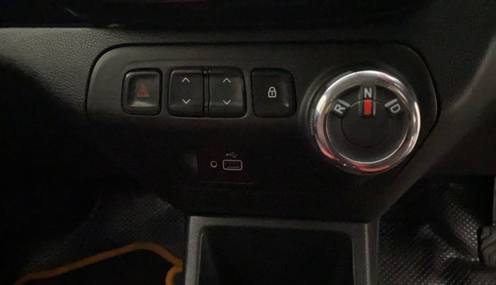 2019 Renault Kwid RXT 1.0 AMT (O), Petrol, Automatic, 23,201 km, Gear Lever