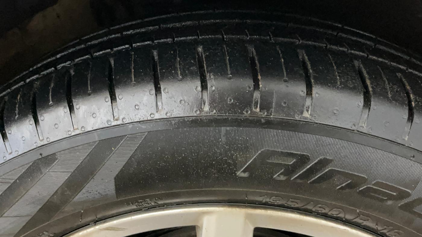 2018 Volkswagen Ameo HIGHLINE PLUS 1.0L 16 ALLOY, CNG, Manual, 55,324 km, Right Front Tyre Tread