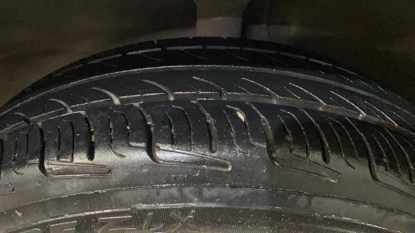 2015 Maruti Wagon R 1.0 VXI, Petrol, Manual, 72,884 km, Left Front Tyre Tread