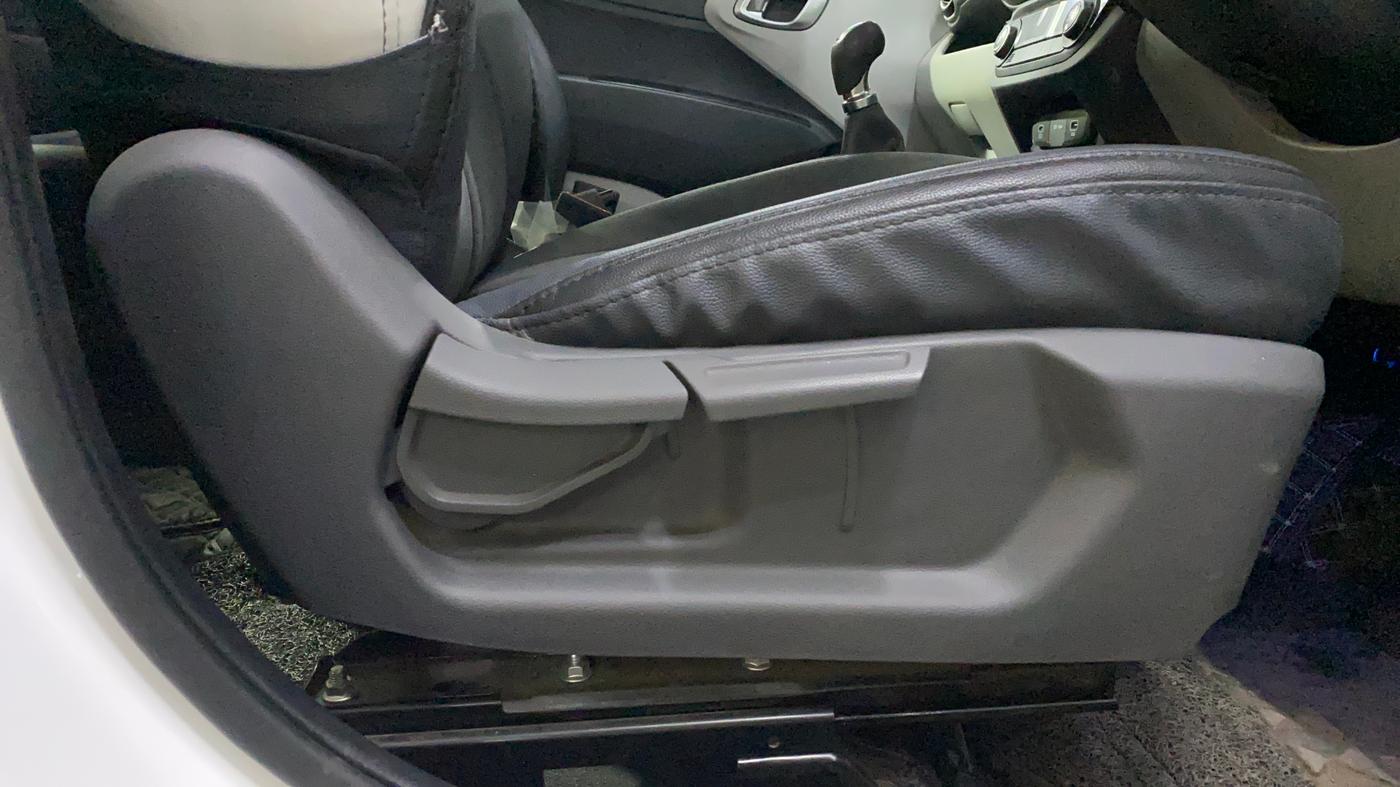 2023 Hyundai GRAND I10 NIOS SPORTZ 1.2 KAPPA VTVT, Petrol, Manual, 13,260 km, Driver Side Adjustment Panel
