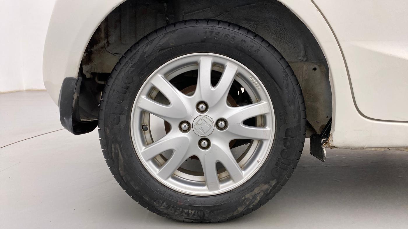 2014 Honda Brio VX AT, Petrol, Automatic, 46,029 km, Right Rear Wheel