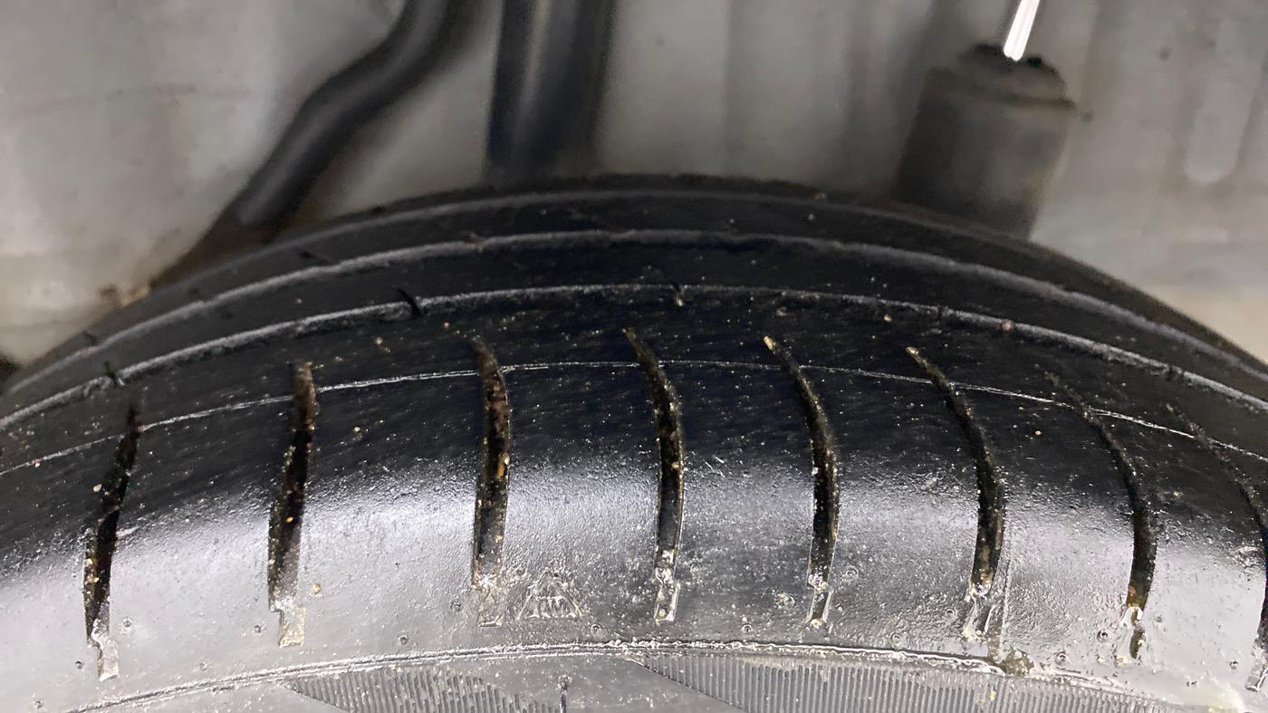 2014 Honda Brio VX AT, Petrol, Automatic, 46,029 km, Left Rear Tyre Tread
