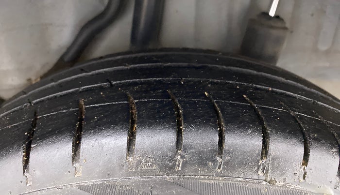2014 Honda Brio VX AT, Petrol, Automatic, 46,029 km, Left Rear Tyre Tread