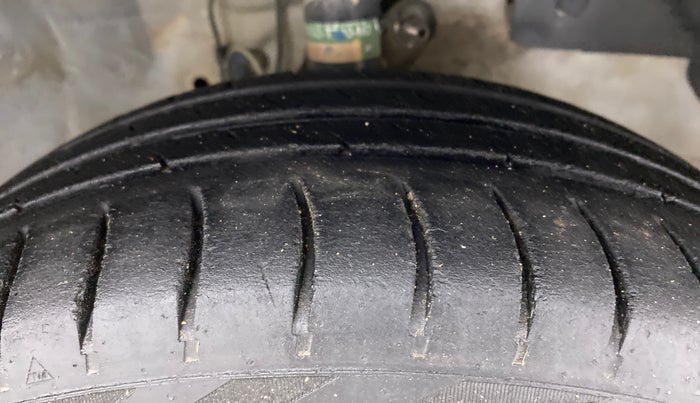 2014 Honda Brio VX AT, Petrol, Automatic, 46,029 km, Right Front Tyre Tread