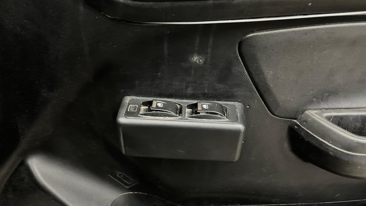 2020 Maruti Swift LXI, Petrol, Manual, 70,163 km, Driver Side Door Panels Control