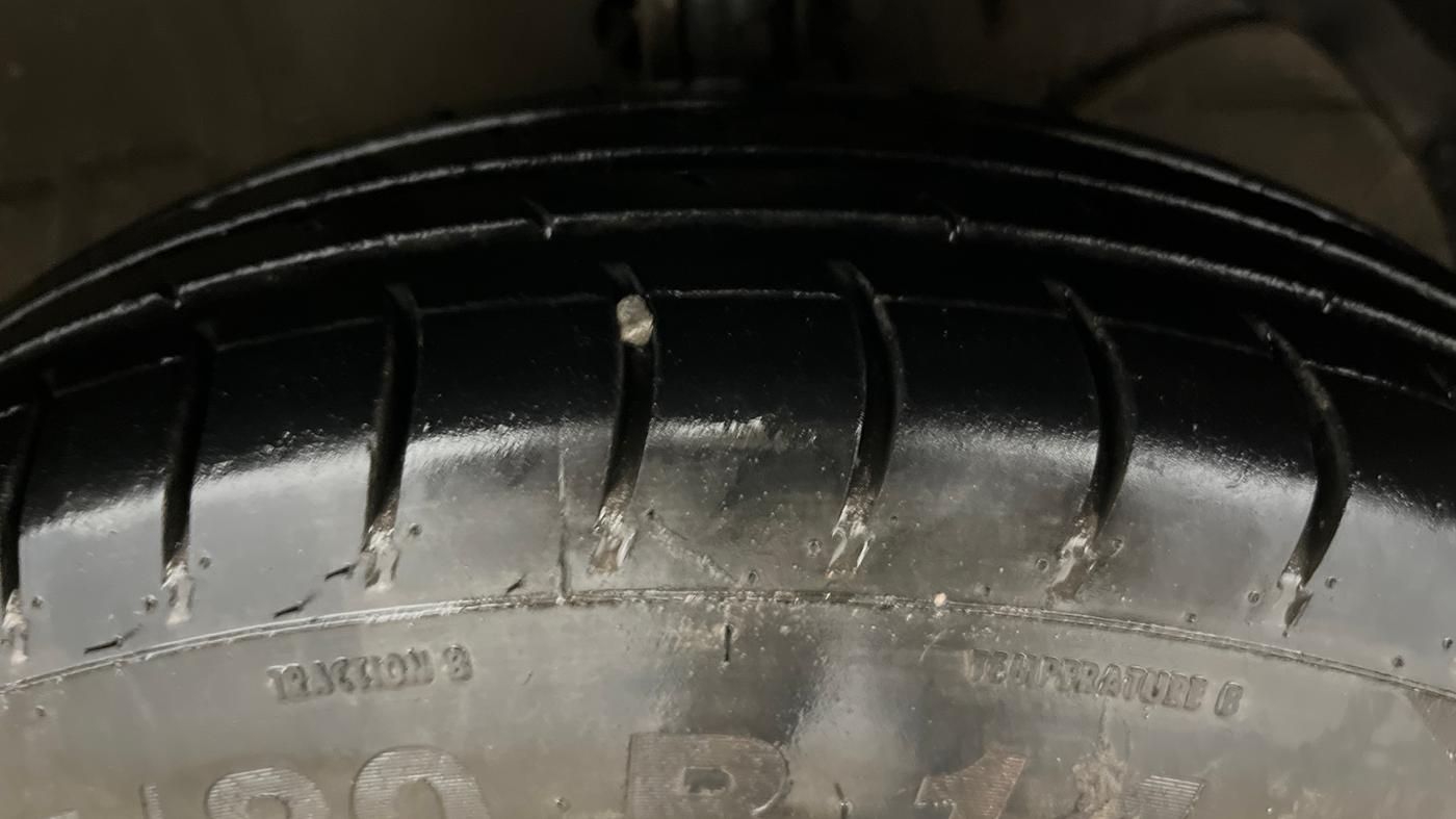 2020 Maruti Swift LXI, Petrol, Manual, 70,163 km, Right Front Tyre Tread