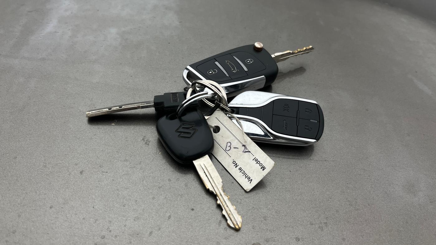 2020 Maruti Swift LXI, Petrol, Manual, 70,163 km, Key Close Up