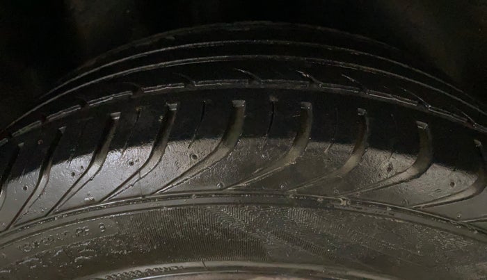 2014 Volkswagen Polo COMFORTLINE 1.2L PETROL, Petrol, Manual, 67,290 km, Right Rear Tyre Tread