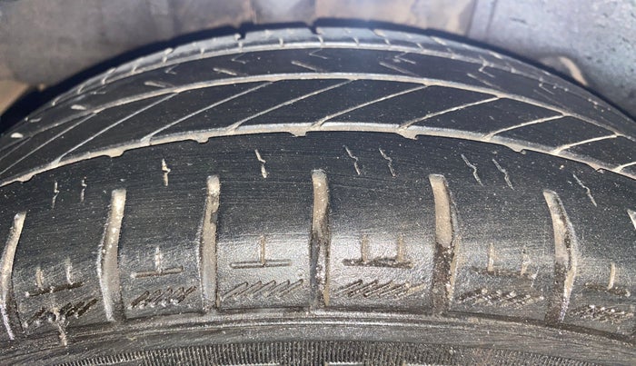 2016 Tata Tiago XT PETROL, Petrol, Manual, 99,935 km, Right Rear Tyre Tread