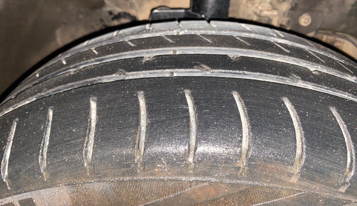 2016 Tata Tiago XT PETROL, Petrol, Manual, 99,935 km, Right Front Tyre Tread